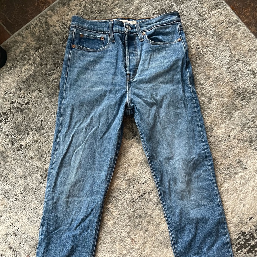 Women’s Levi wedgie straight size 27